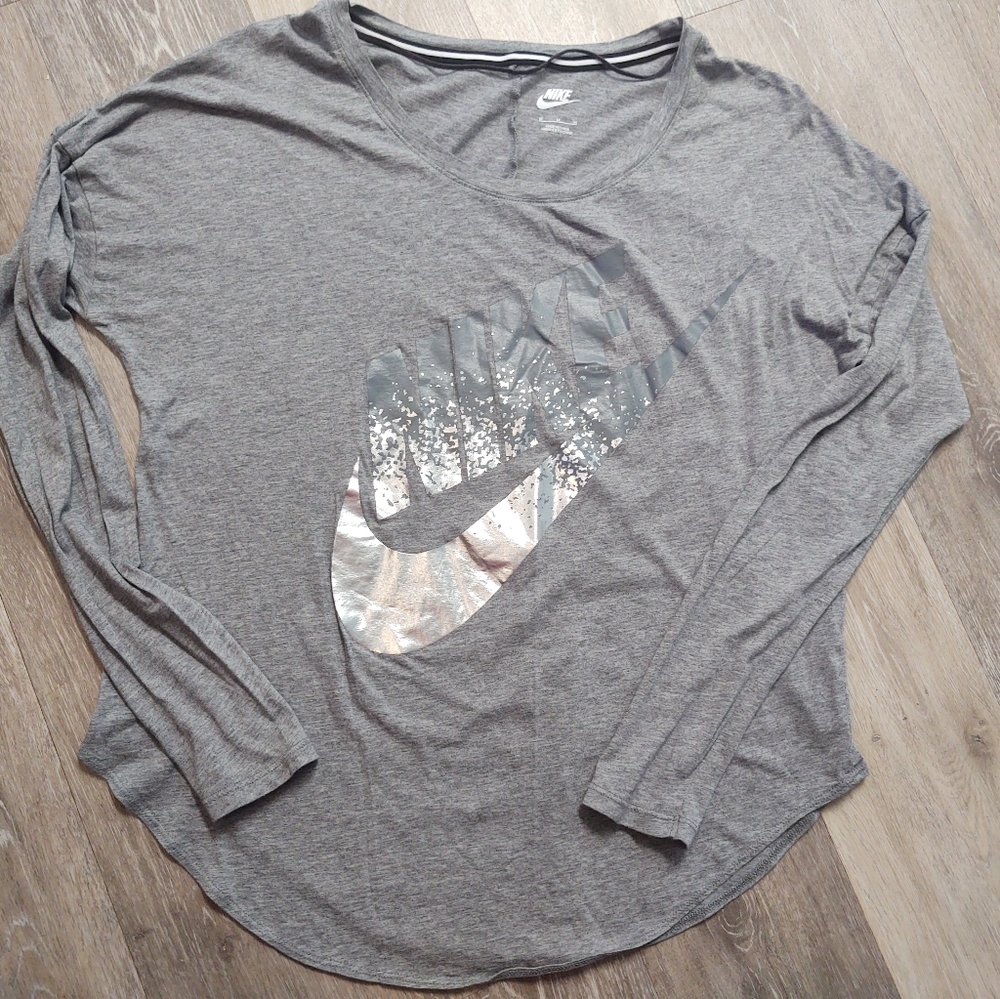 Nike long sleeve ~ Size M
